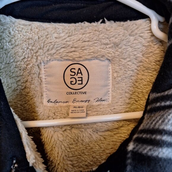 Sage Collective sherpa and flannel shacket - Picture 4 of 5